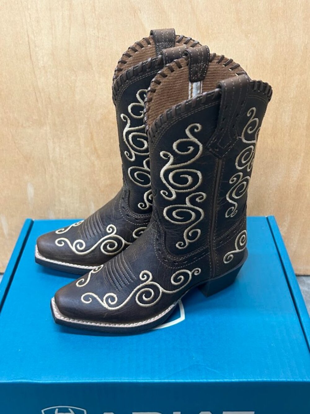Girls Ariat 10010256 Shelleen Western Style Brown Snip Toe Boots Size 9 - Picture 5 of 9